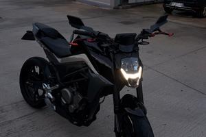CF MOTO 300NK GUIDABILE con A2