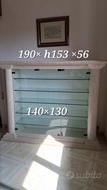 mobile bacheca in pietra Modicana con ante vetro