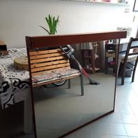 specchio grande con luce e cornice in legno