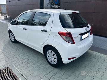 Toyota Yaris 1.0 5 porte Active neopatentati