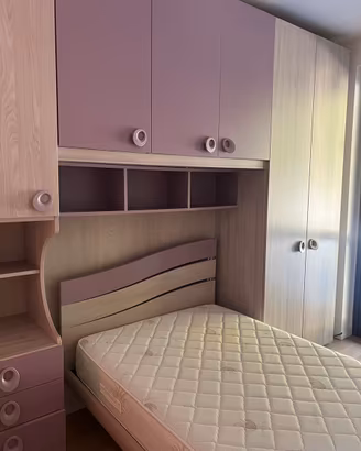 Camera da ragazza con letto da una piazza e mezza