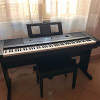 pianoforte elettrico Yamaha PortableGrand DGX-660
