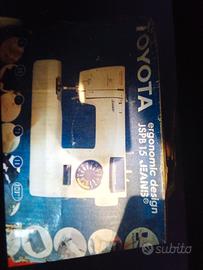 Macchina da cucire Toyota ergonomico design