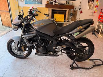 Triumph Street Triple 675 R (2011)