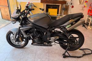 Triumph Street Triple 675 R (2011)