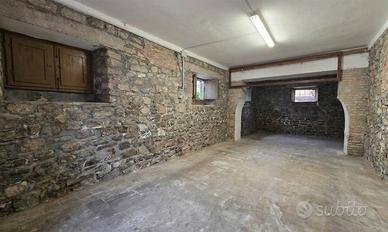 Box / Garage di 45 m² a Viterbo