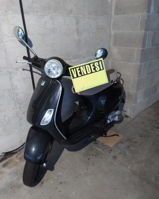 Piaggio Vespa LX125
