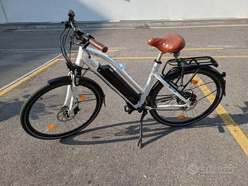E-bike  NCM Milano Plus - City bike - touring
