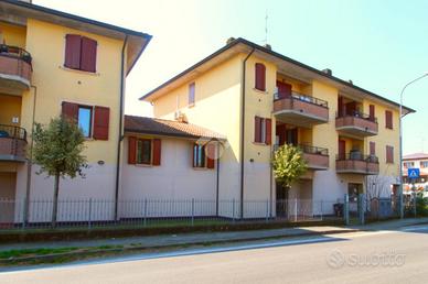 4 LOCALI A CADELBOSCO DI SOPRA