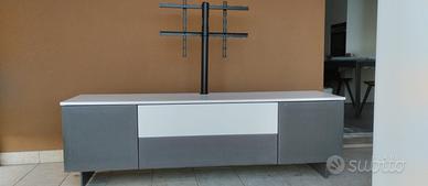 Mobile TV, laccato bianco con porte in tessuto