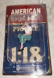 FIGURA 1/18 AMERICAN DIORAMA SEATED FIGURE KRISTAN