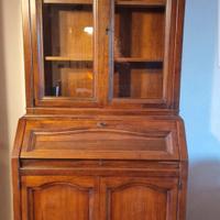 Mobile in legno massello con vetrinetta