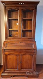 Mobile in legno massello con vetrinetta
