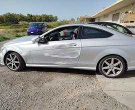 Mercedes classe C 220 coupe incidentata