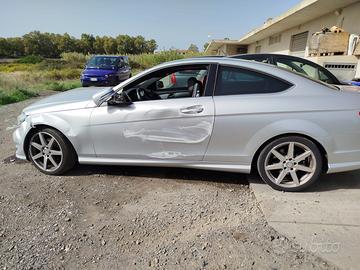 Mercedes classe C 220 coupe incidentata