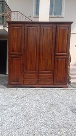 armadio in noce massiccio