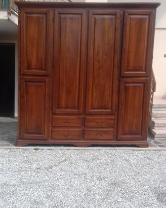 armadio in noce massiccio