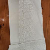 Stola copri cuscini ricamata