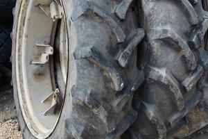 Gomme 12.4 r36 piselli con cerchi
