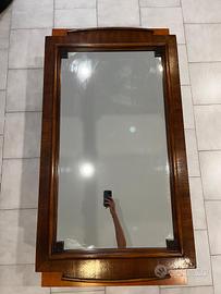 Specchio grande con cornice in legno