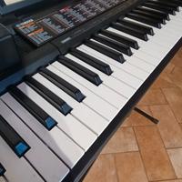 PIANOLA Yamaha PSR- F51