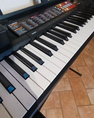 PIANOLA Yamaha PSR- F51
