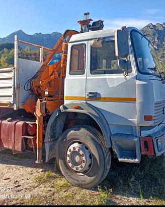 iveco 3 assi 190 26 con gru