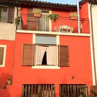 Abitazione indipendente su 3 livelli Valtopina PG