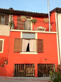 Abitazione indipendente su 3 livelli Valtopina PG