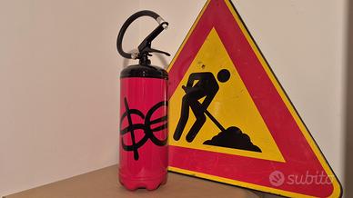 Estintore ispirato a Sfera Ebbasta