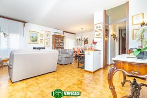 AMPIO 4 LOCALI SU UNICO LIVELLO CON BOX E CANTINA!