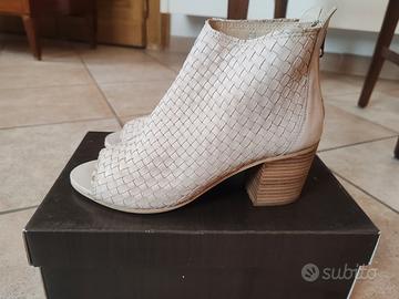 Tronchetto beige tacco largo