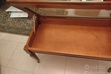tavolo basso con vetro 