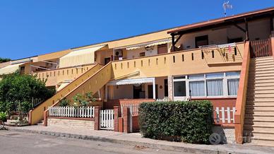 VILLA A SCHIERA A CAMPOFELICE DI ROCCELLA