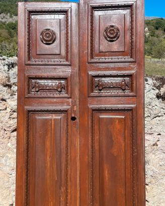 Portone antico intarsiato a mano