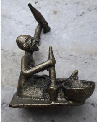 Antica statuetta in bronzo