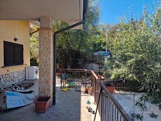 Villetta a schiera con giardino