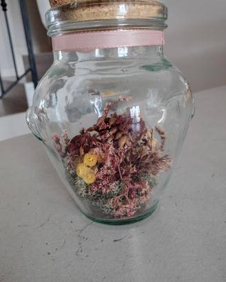 Vaso con fiori secchi
