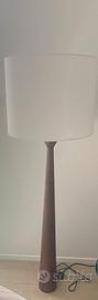 Lampada da terra in legno