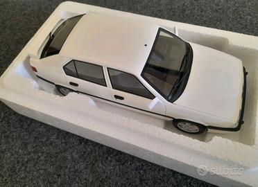 Modello Alfa Romeo 33 Permanent 4 1/18 Laudoracing