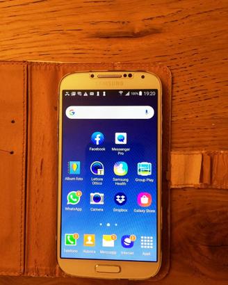 Samsung S4 bianco 16 Gb+ 4 cover