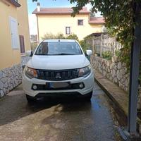 Mitsubishi L200 4 posti
