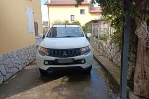 Mitsubishi L200 4 posti