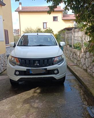 Mitsubishi L200 4 posti