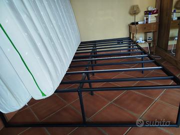 2 materassi e supporto letto