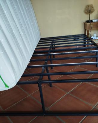 2 materassi e supporto letto