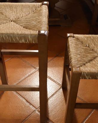Sedi e sgabelli in legno massello