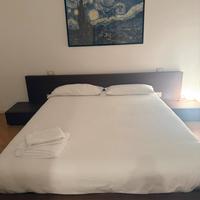 Letto Matrimoniale con comodini integrati in wenge