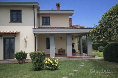 Villa di 300 m² con più di 5 locali a Barberino di