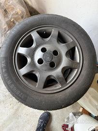 Treno pneumatici con cerchioni in lega 175/65 R14